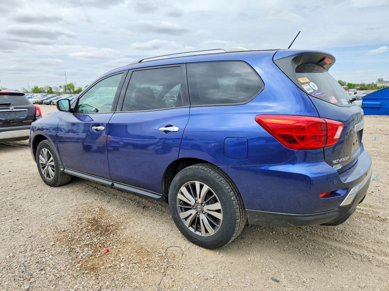 Nissan Pathfinder Sv