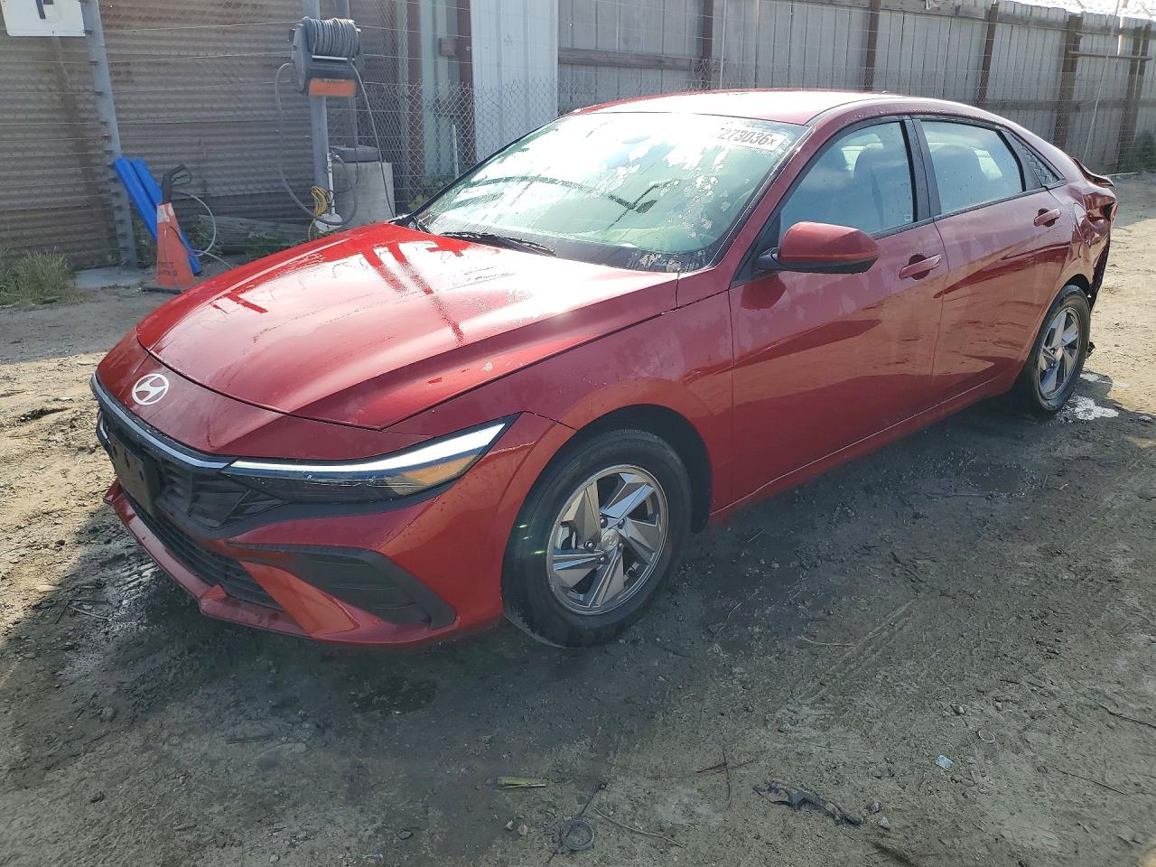 Salvage Hyundai ELANTRA Image