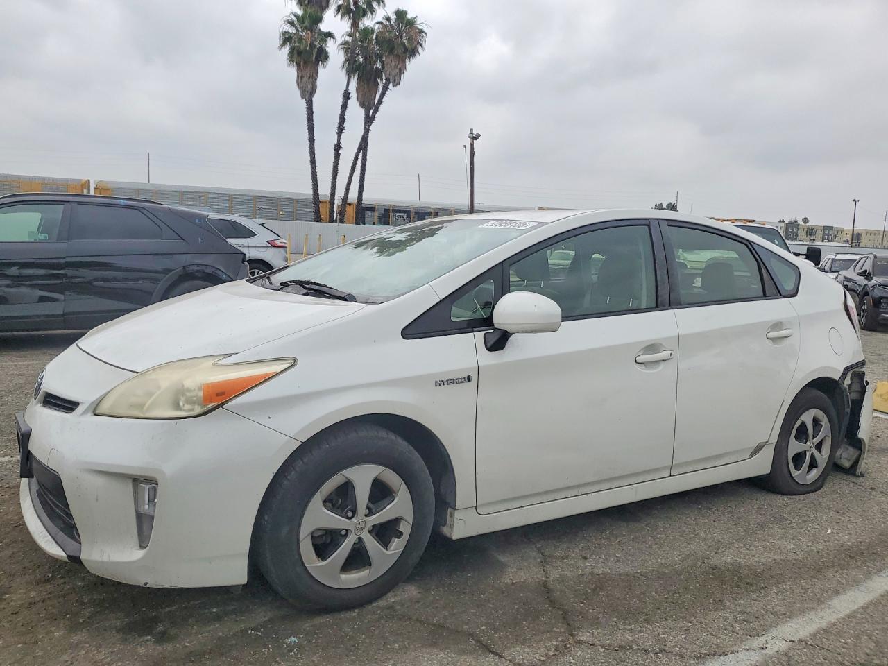 Salvage Toyota Prius Image