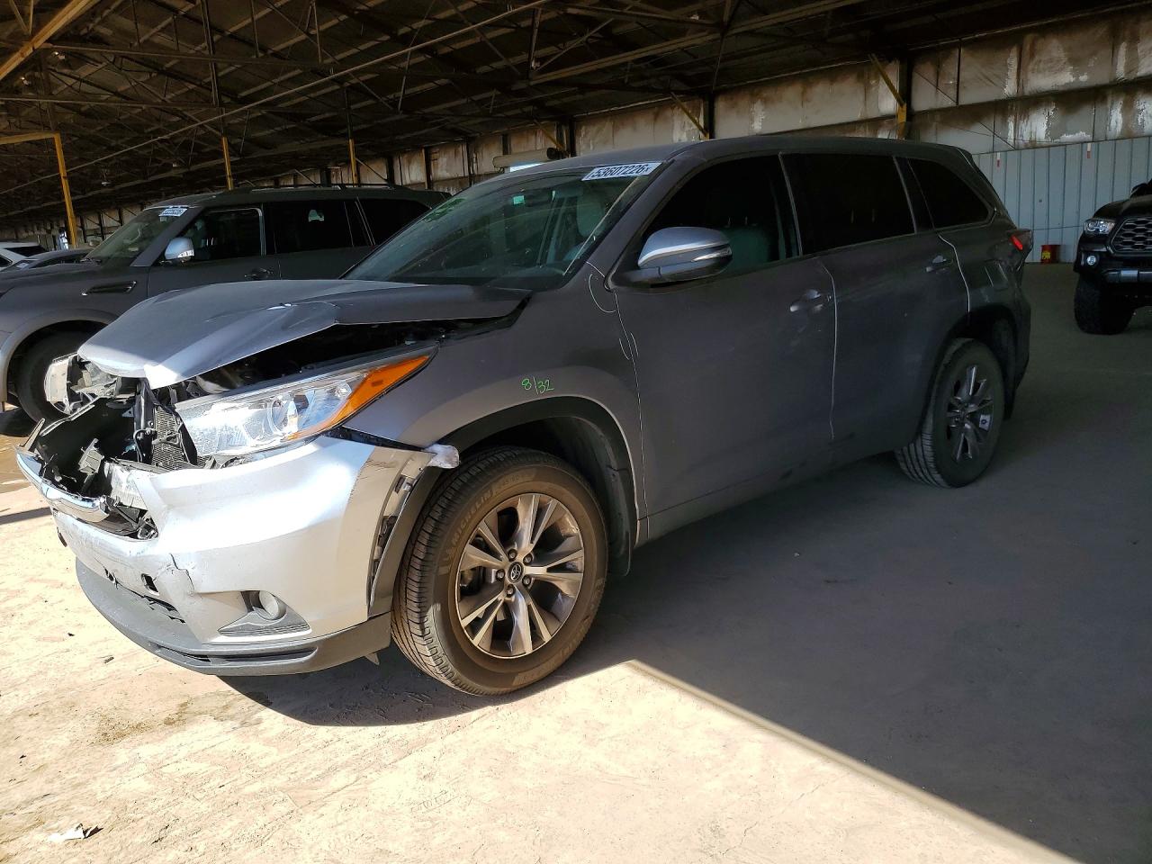 Salvage Toyota Highlander Image
