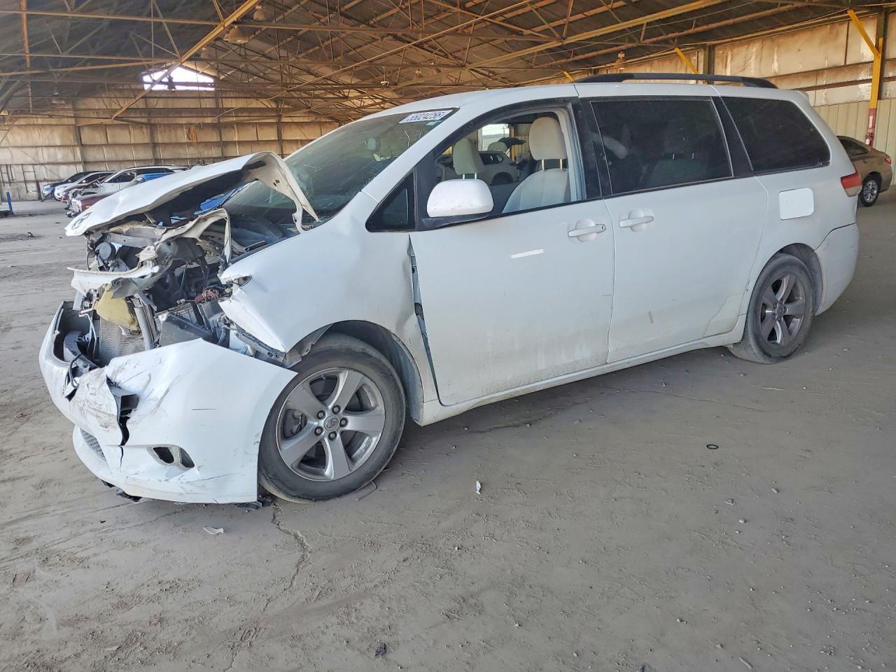 Salvage Toyota Sienna Image