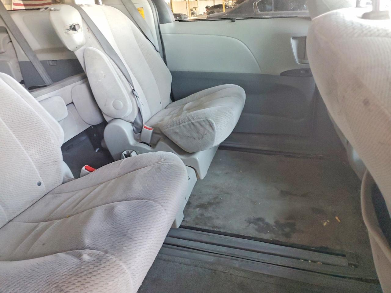Toyota Sienna Le