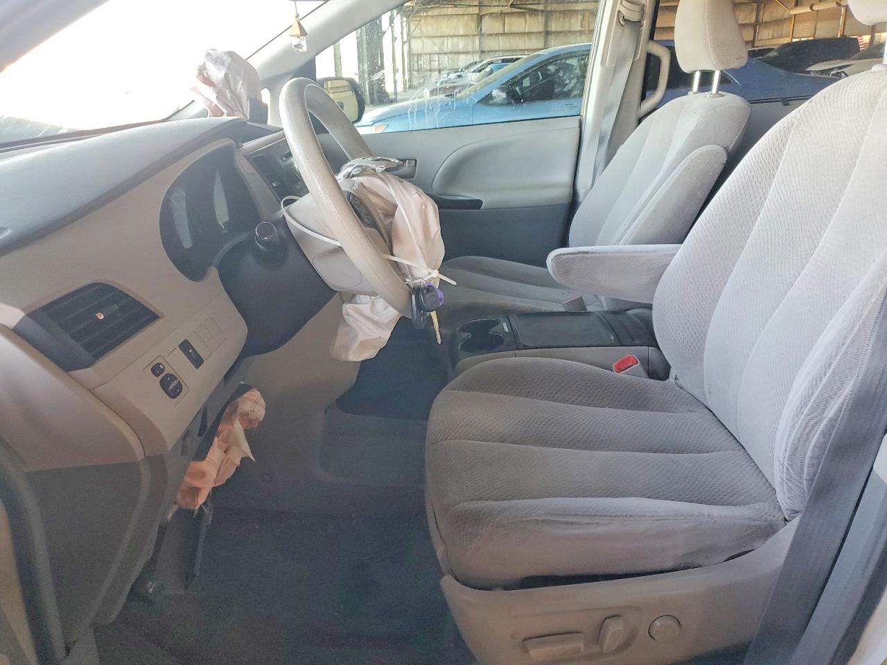 Toyota Sienna Le