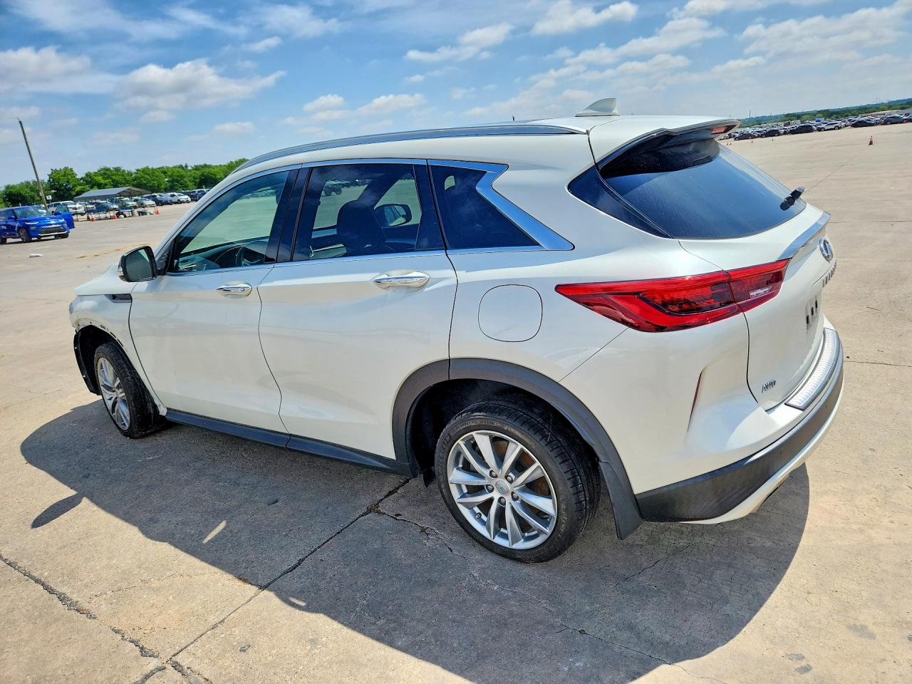 INFINITI Qx Essential