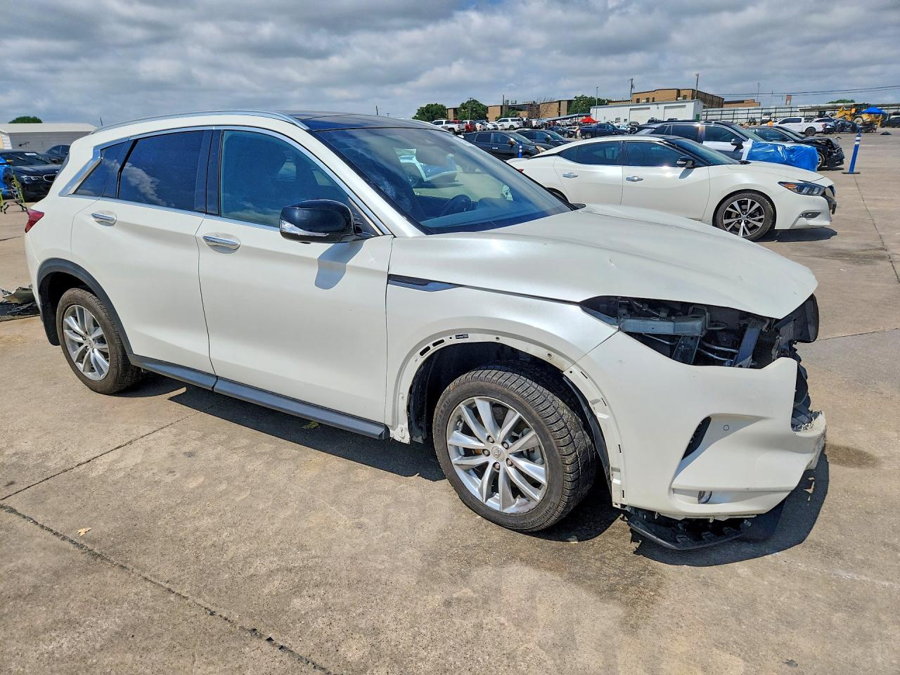 INFINITI Qx Essential