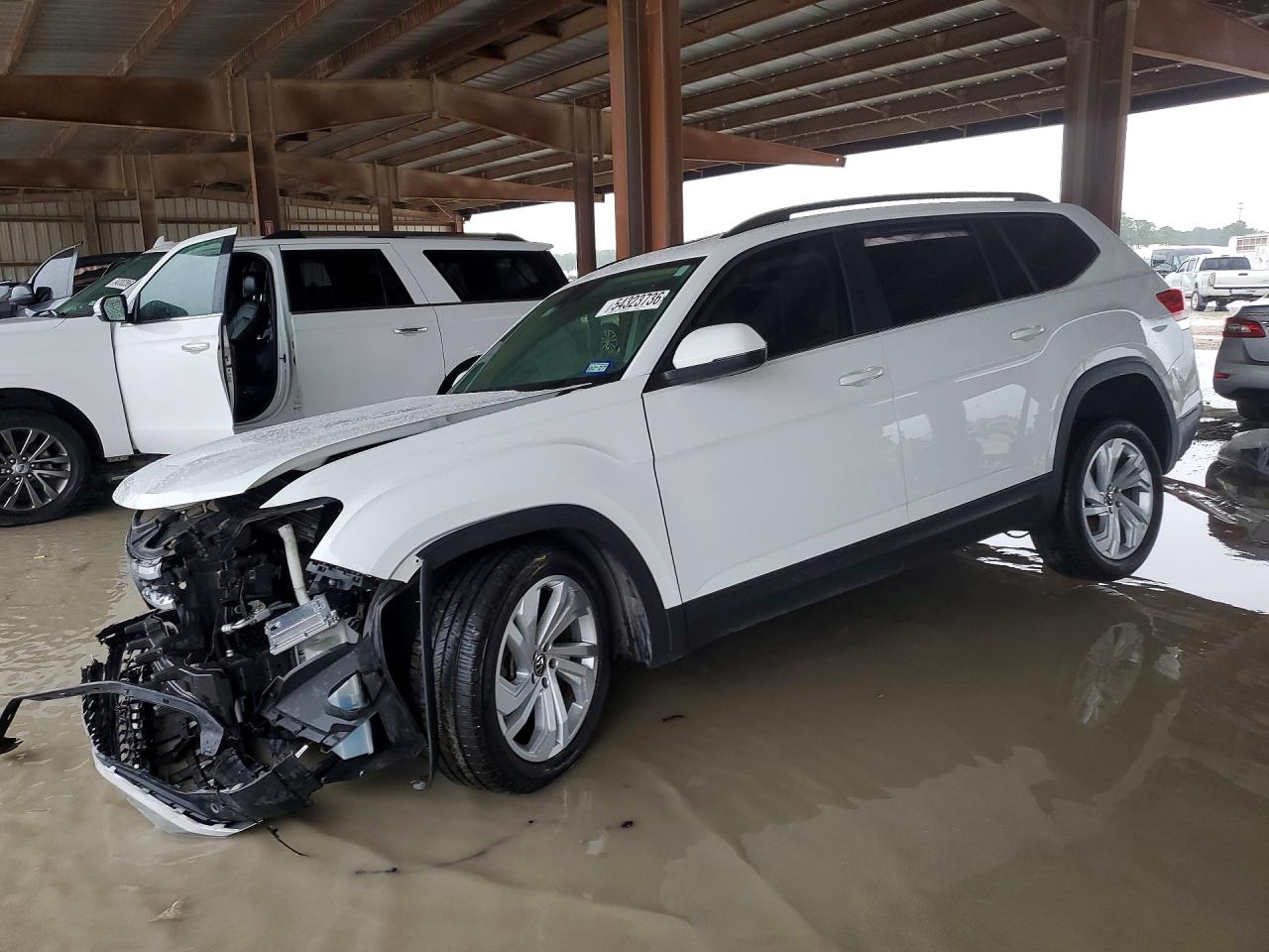 Salvage Volkswagen Atlas Image
