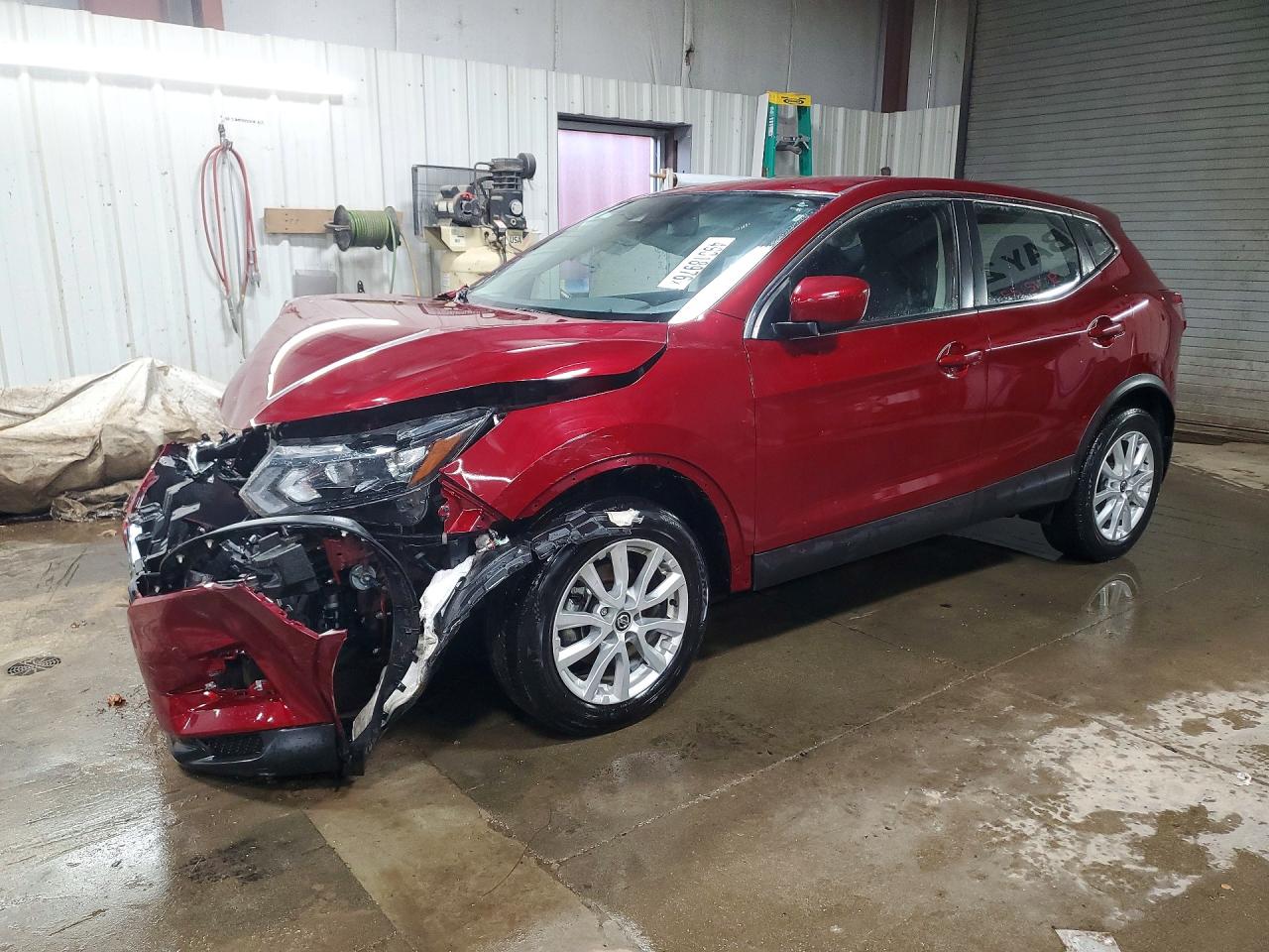 Salvage Nissan Rogue Image