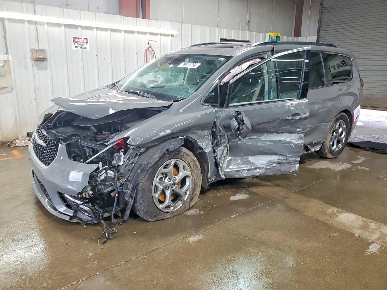 Salvage Chrysler Pacifica Image