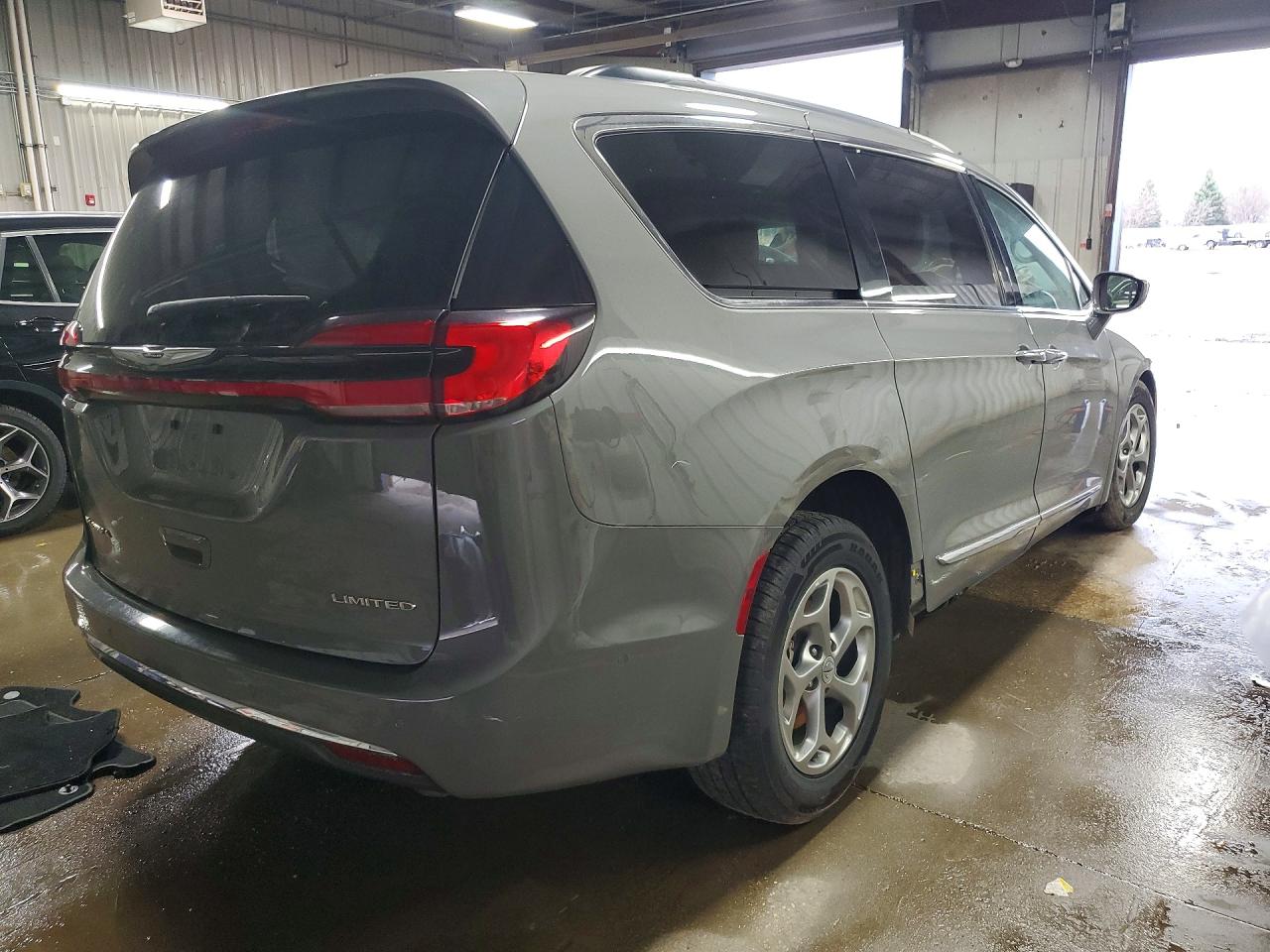 Chrysler Pacifica Limited