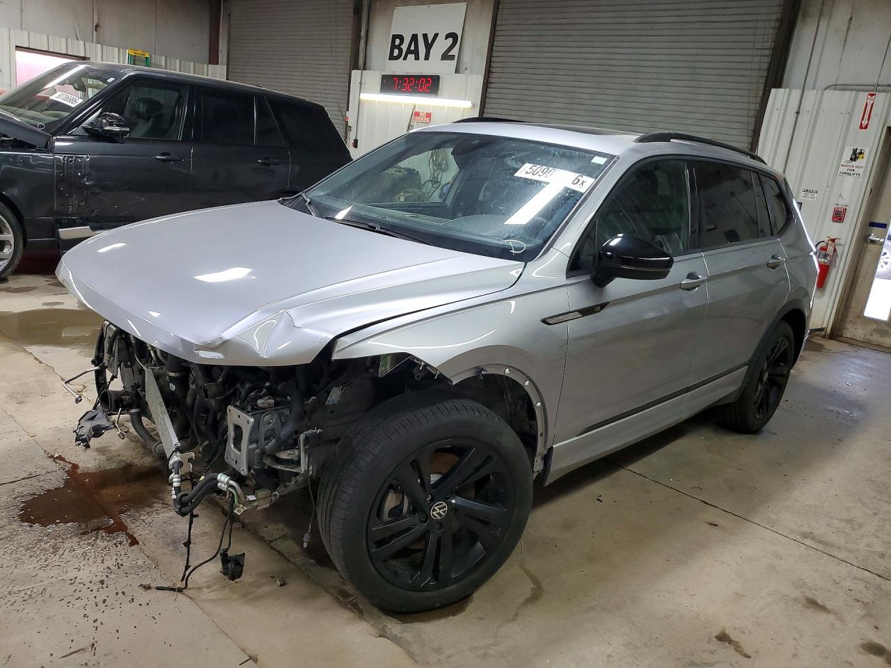 Salvage Volkswagen Tiguan Image