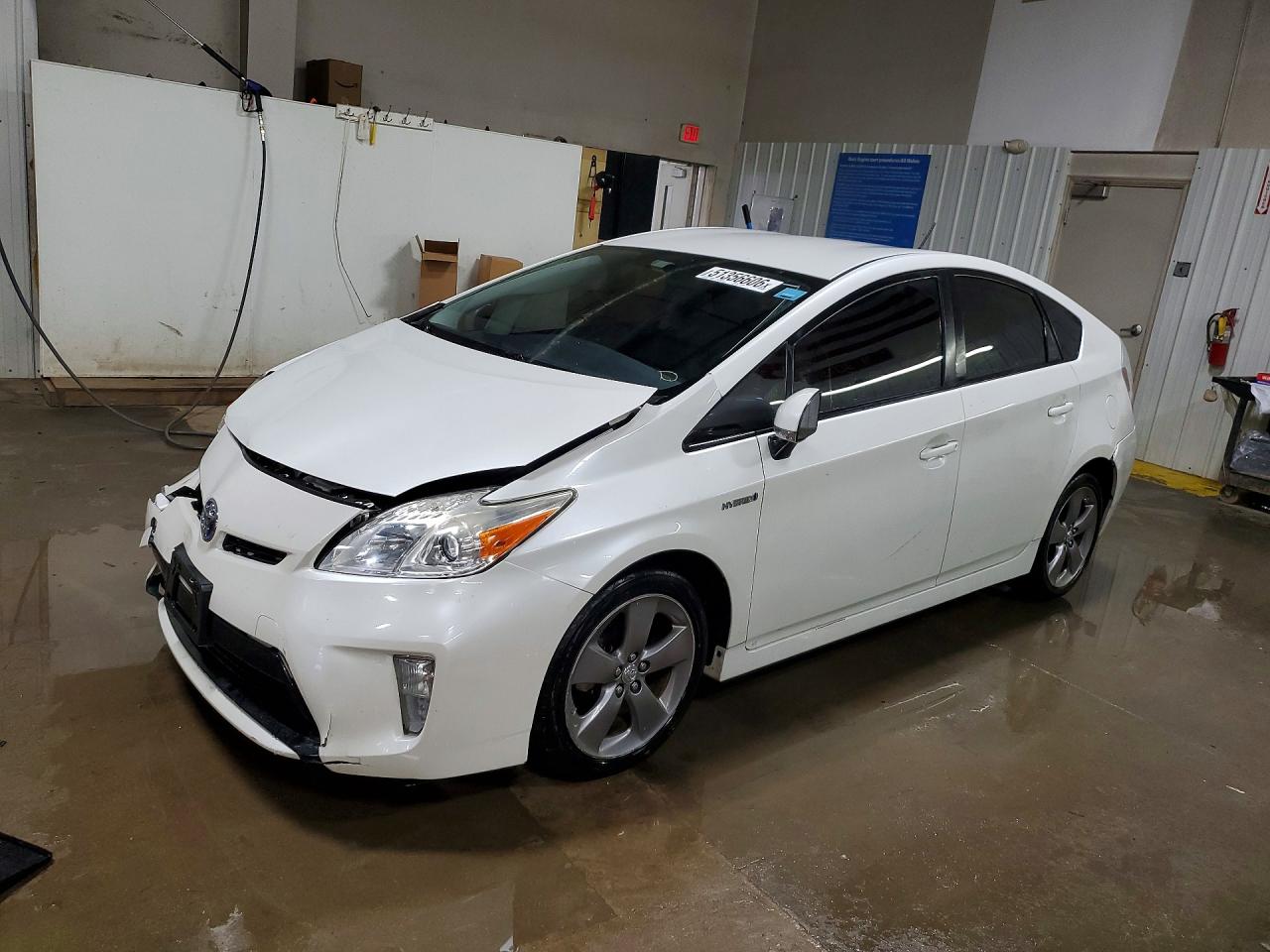 Salvage Toyota Prius Image