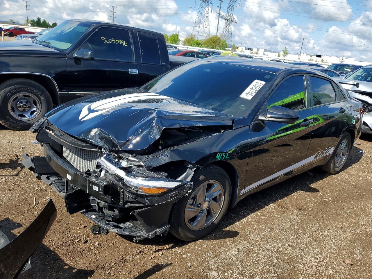 Salvage Hyundai ELANTRA Image