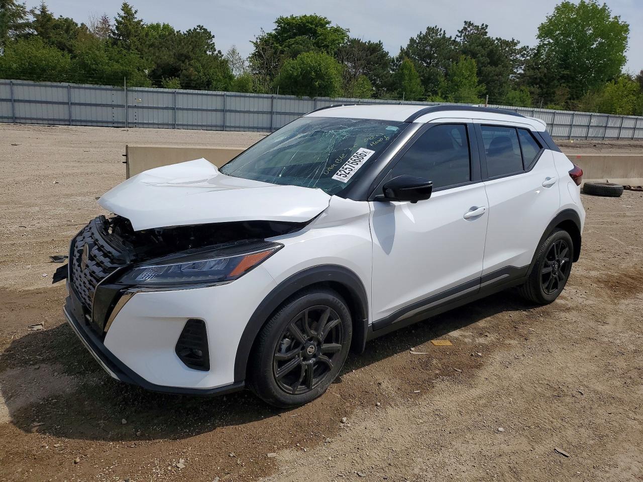 Salvage Nissan Kicks Image