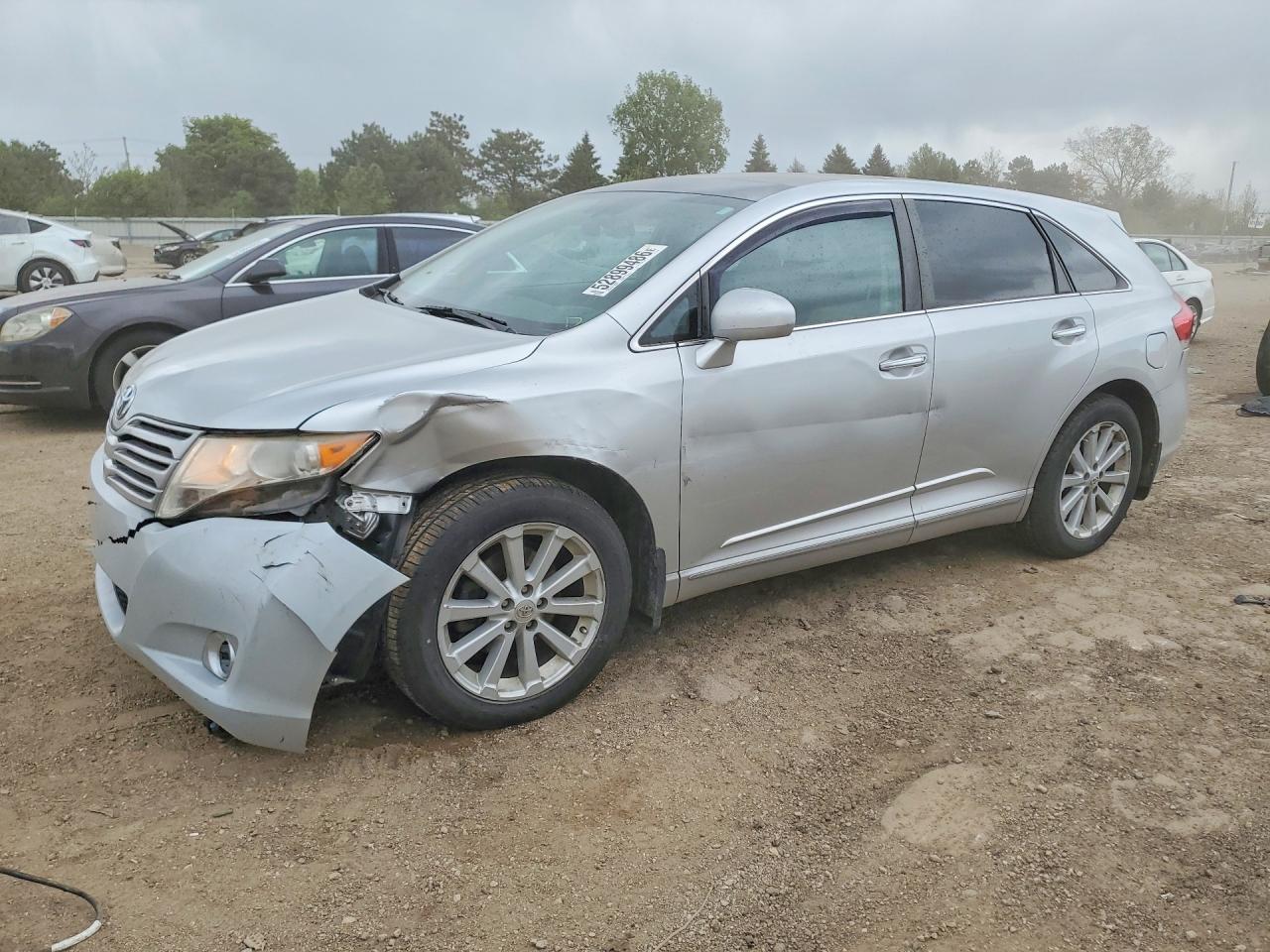 Salvage Toyota Venza Image