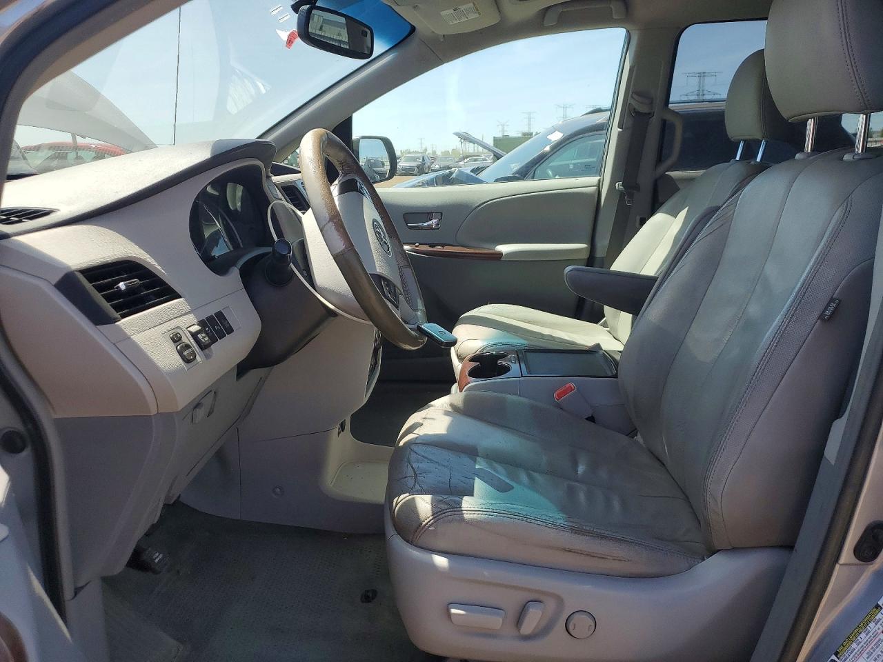 Toyota Sienna Xle 8-passenger
