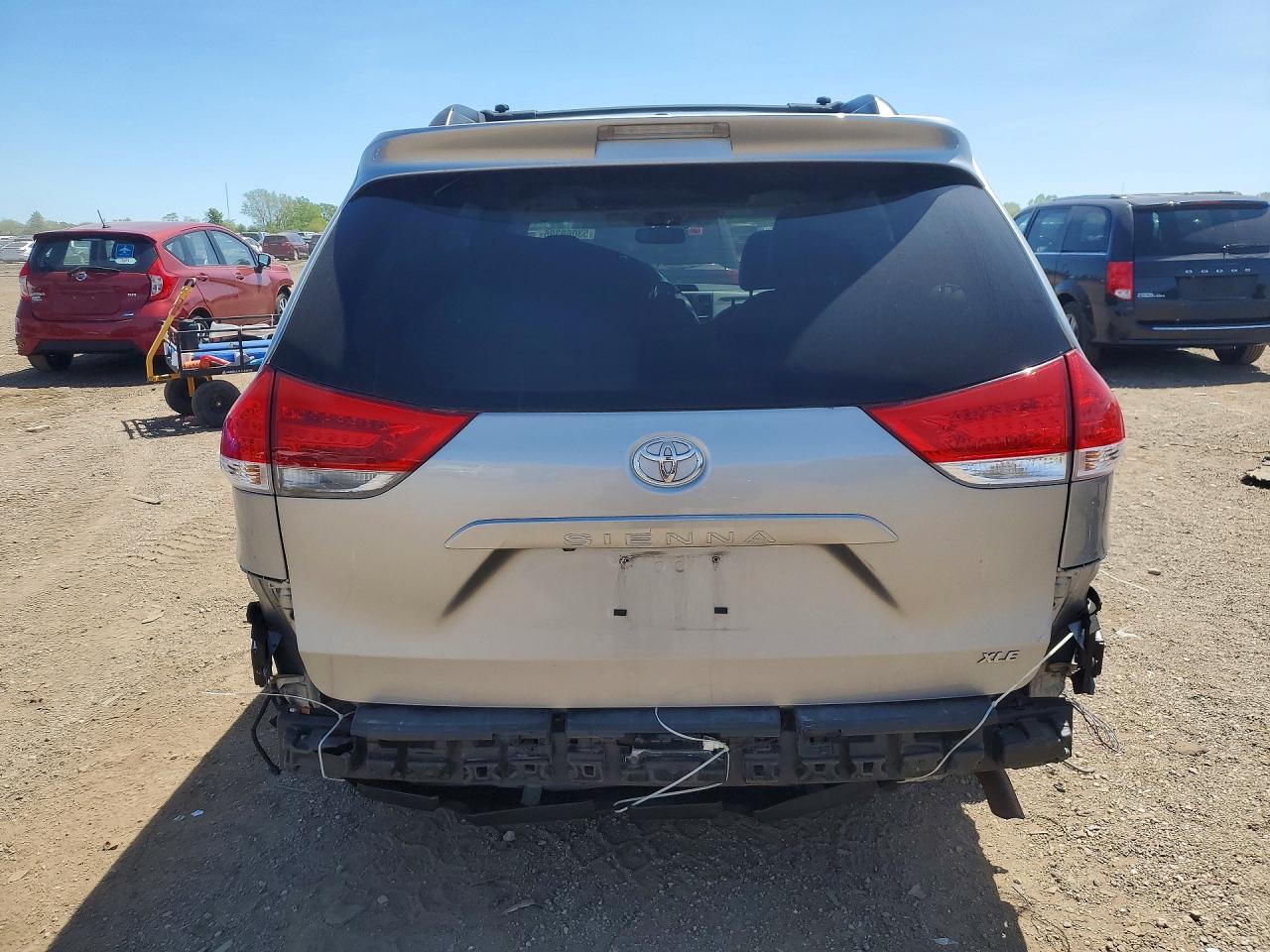 Toyota Sienna Xle 8-passenger