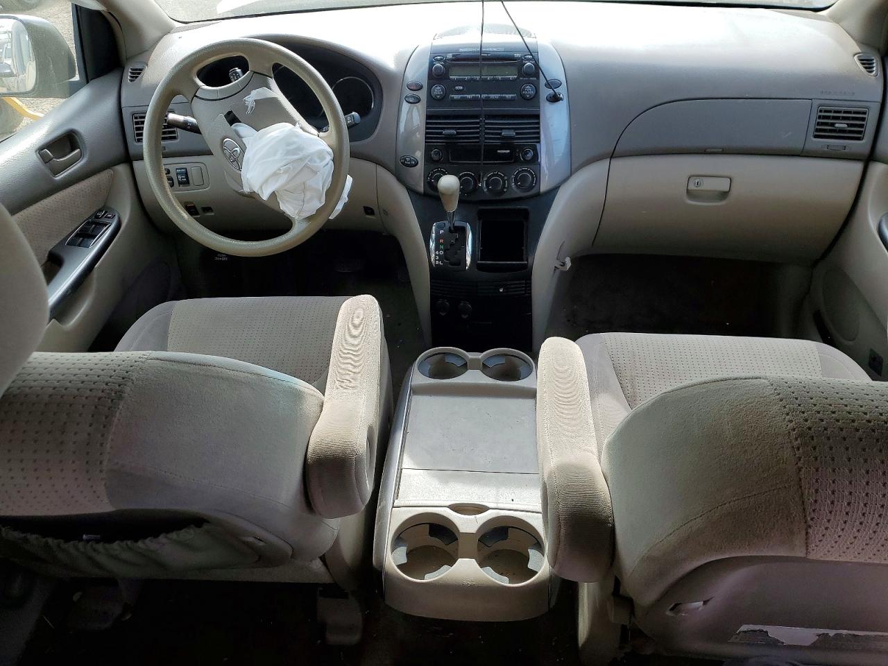 Toyota Sienna Le 8-passenger