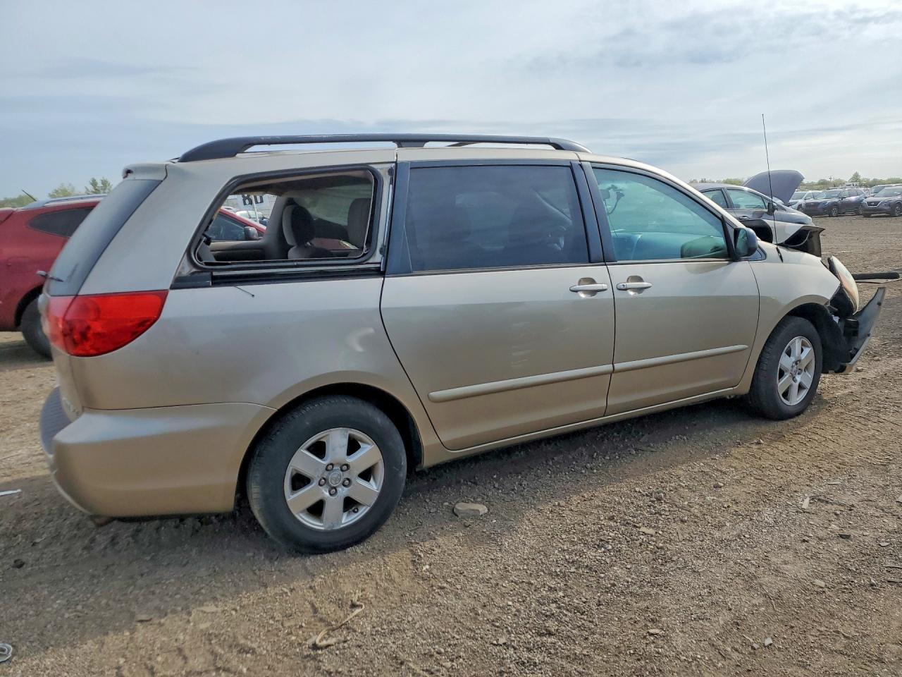 Toyota Sienna Le 8-passenger