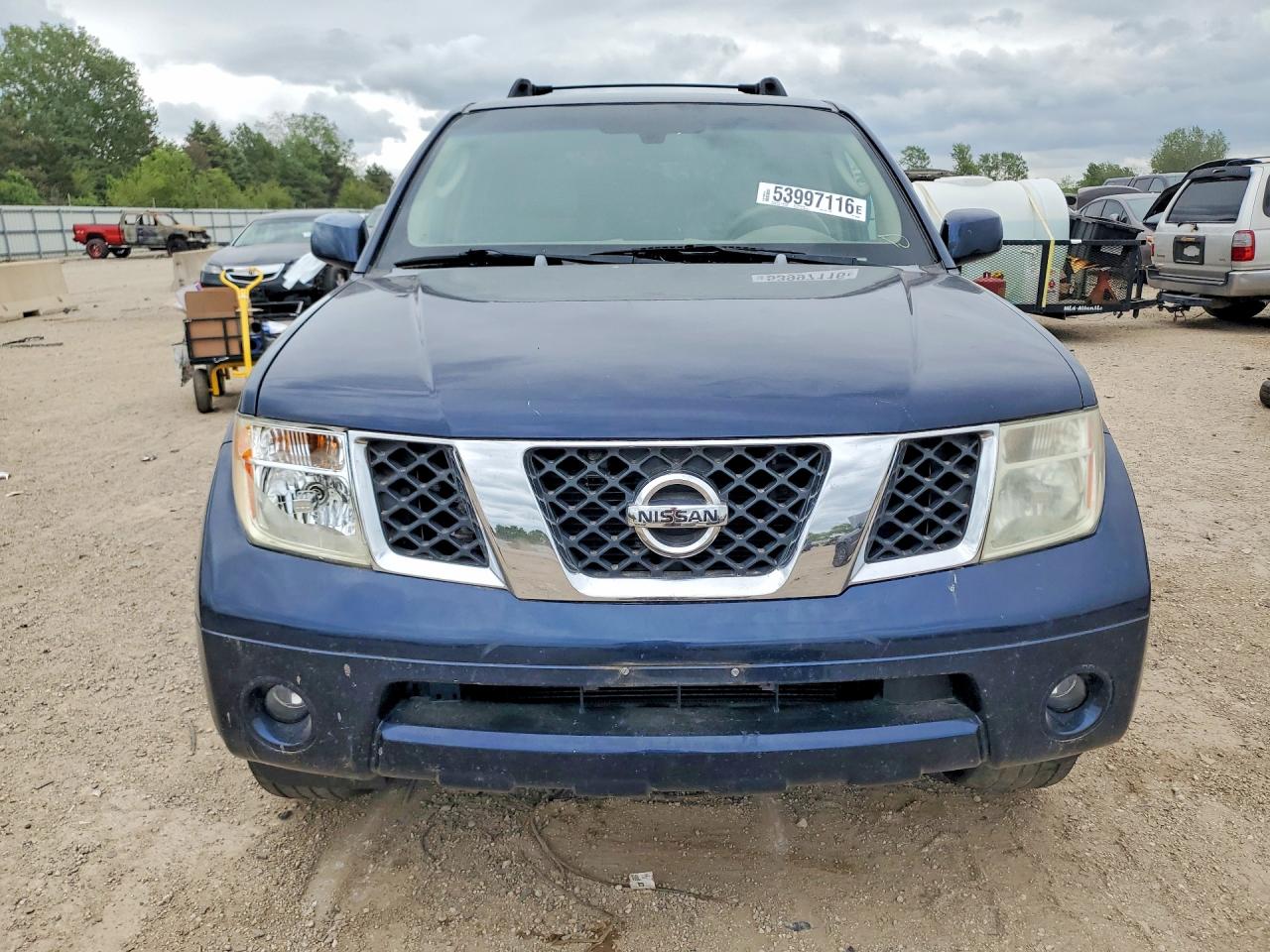 Nissan Pathfinder S