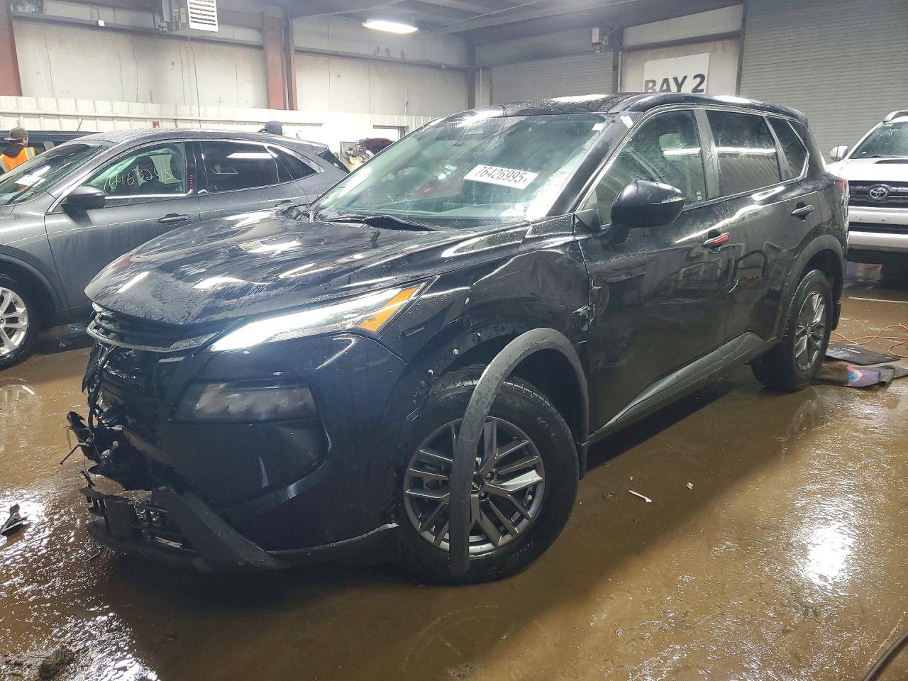 Salvage Nissan Rogue Image