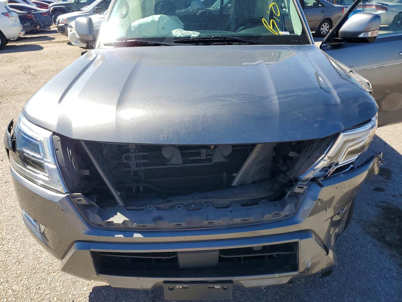 Nissan Armada Sv