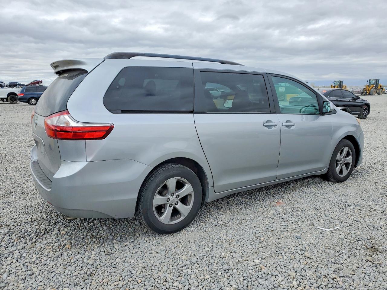 Toyota Sienna Le