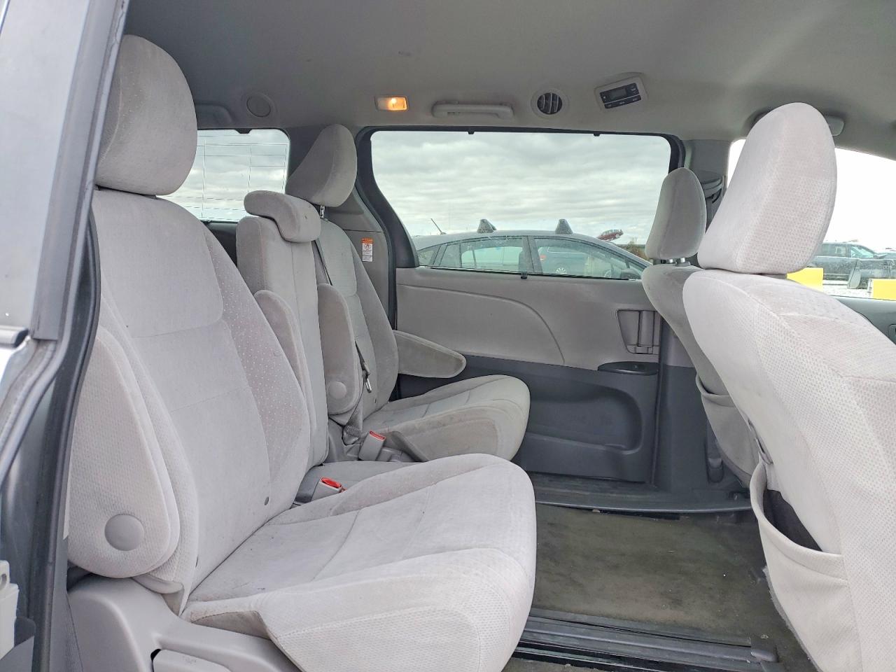 Toyota Sienna Le