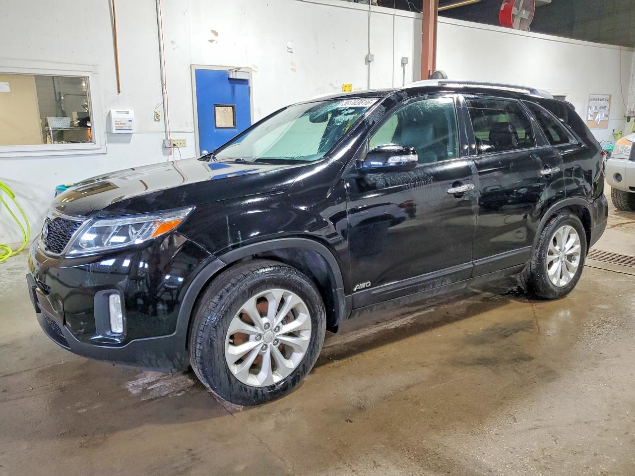 Salvage Kia Sorento Image