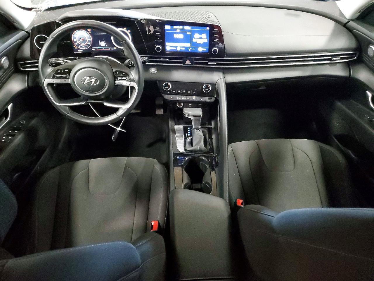 Hyundai ELANTRA Sel