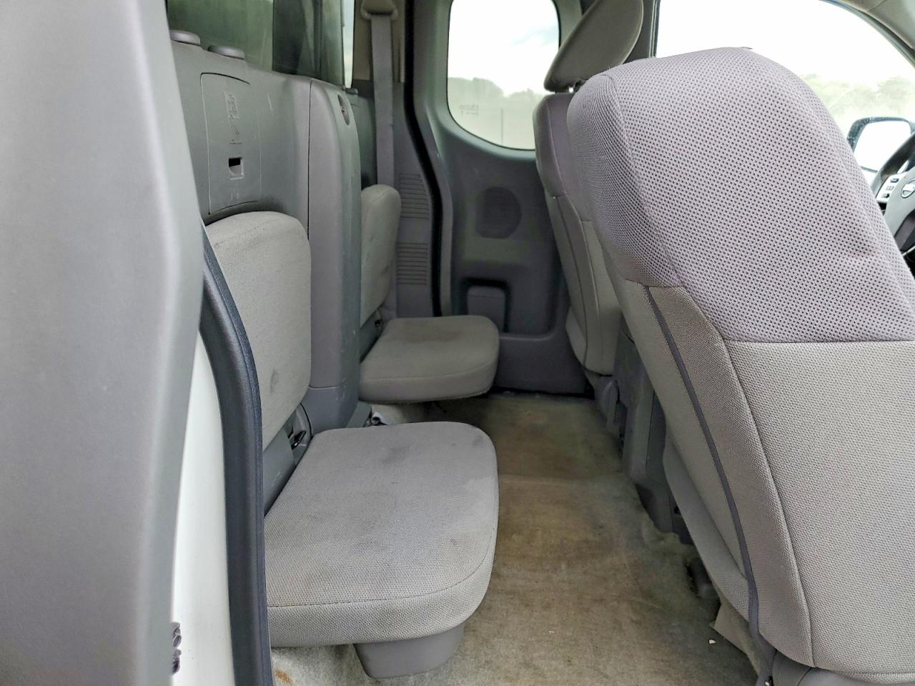 Nissan Frontier S
