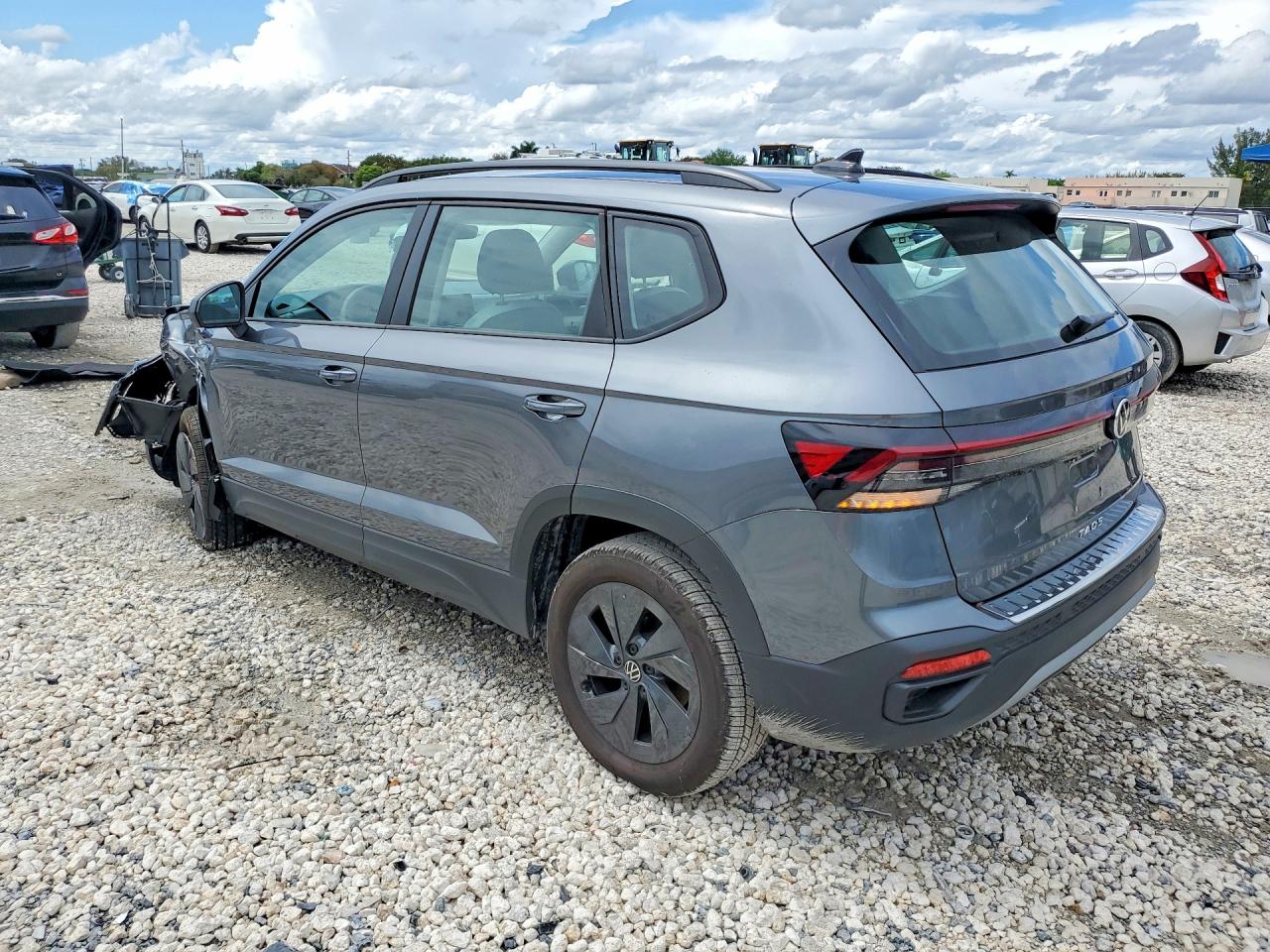 Volkswagen Taos S