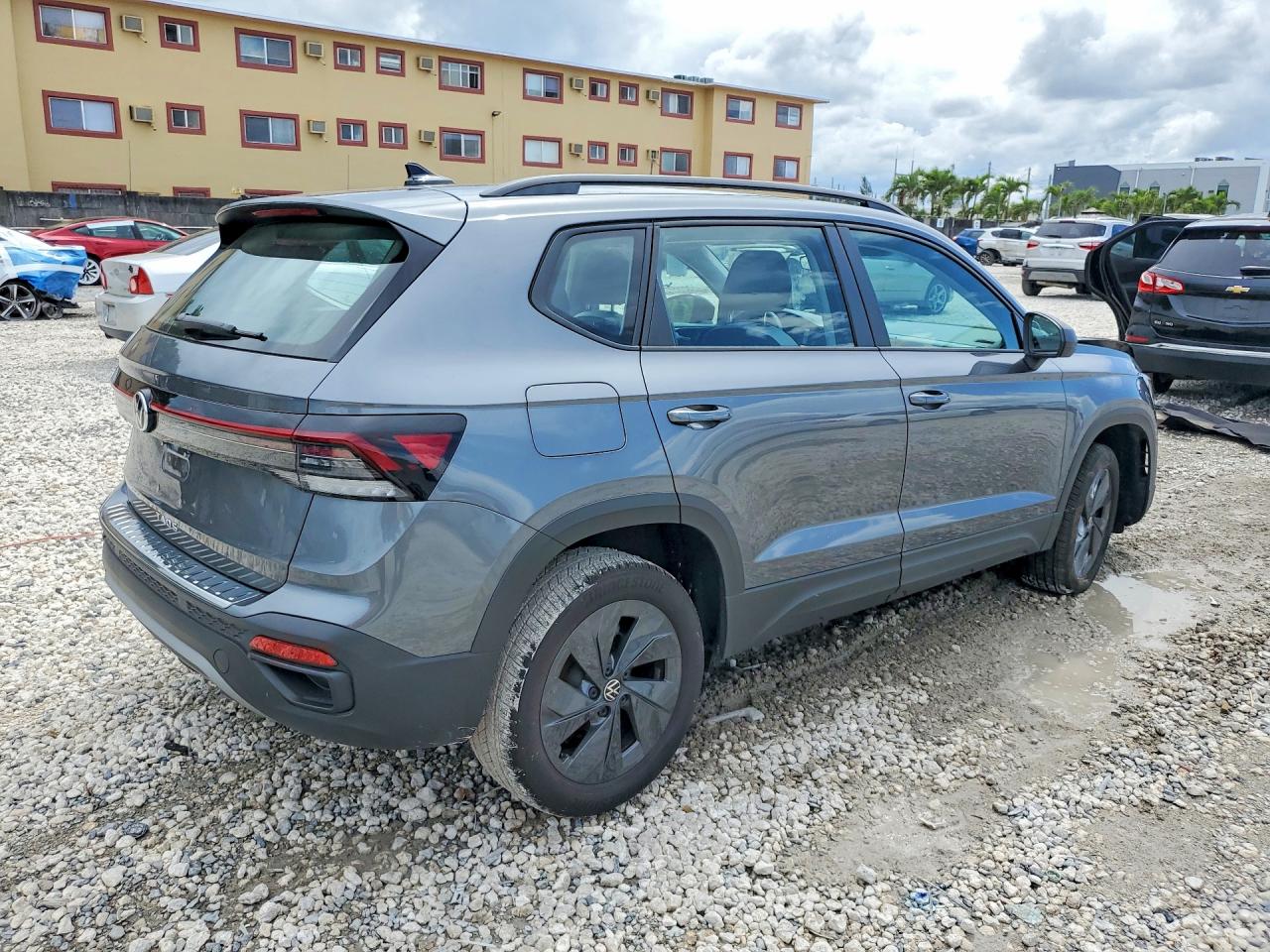Volkswagen Taos S