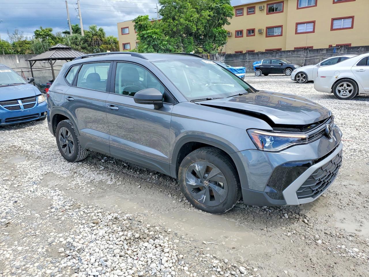 Volkswagen Taos S