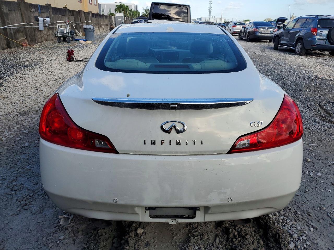 INFINITI G37 Base
