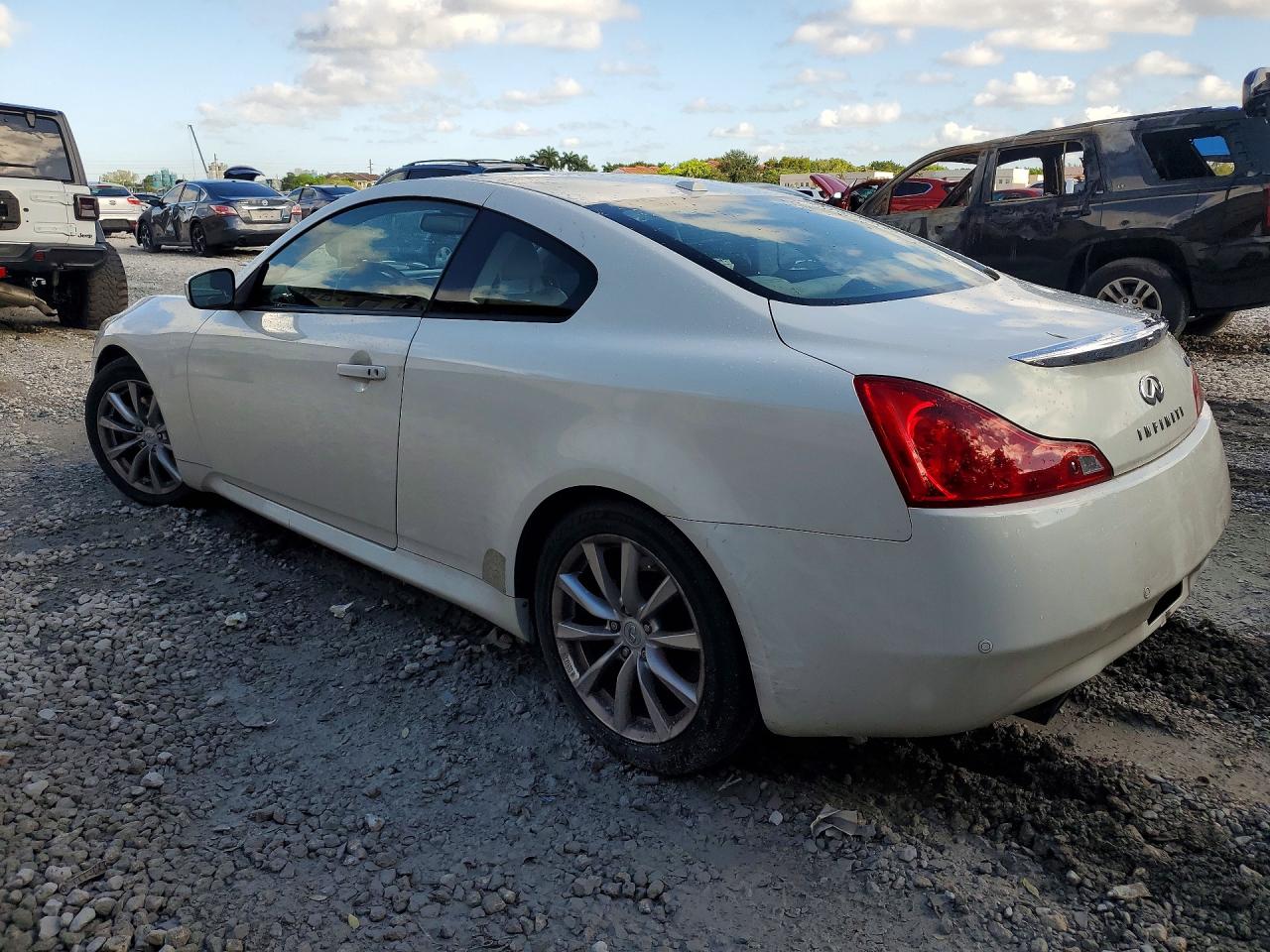 INFINITI G37 Base