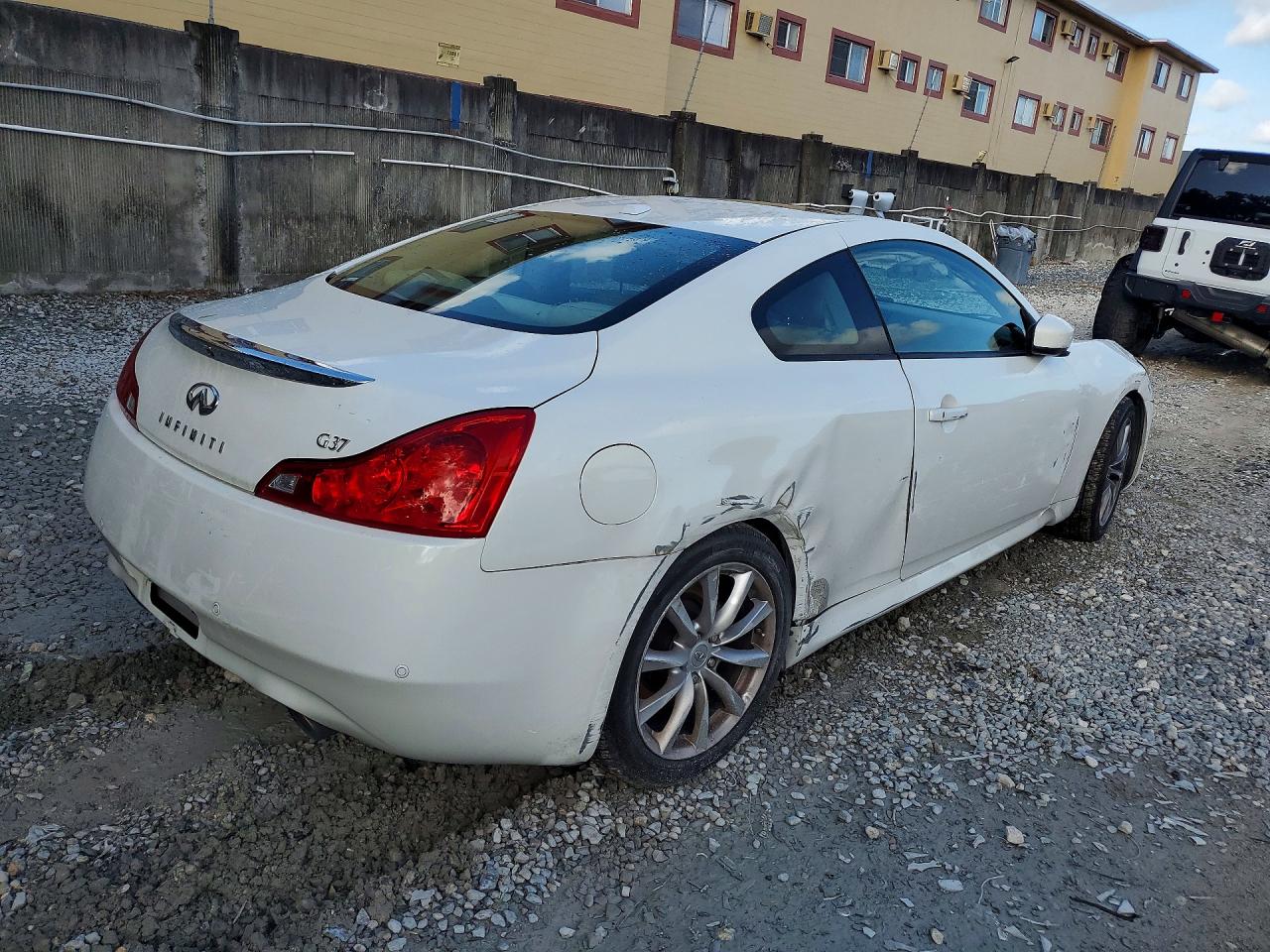 INFINITI G37 Base