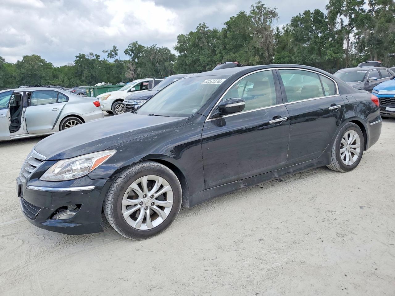 Salvage Hyundai Genesis Image