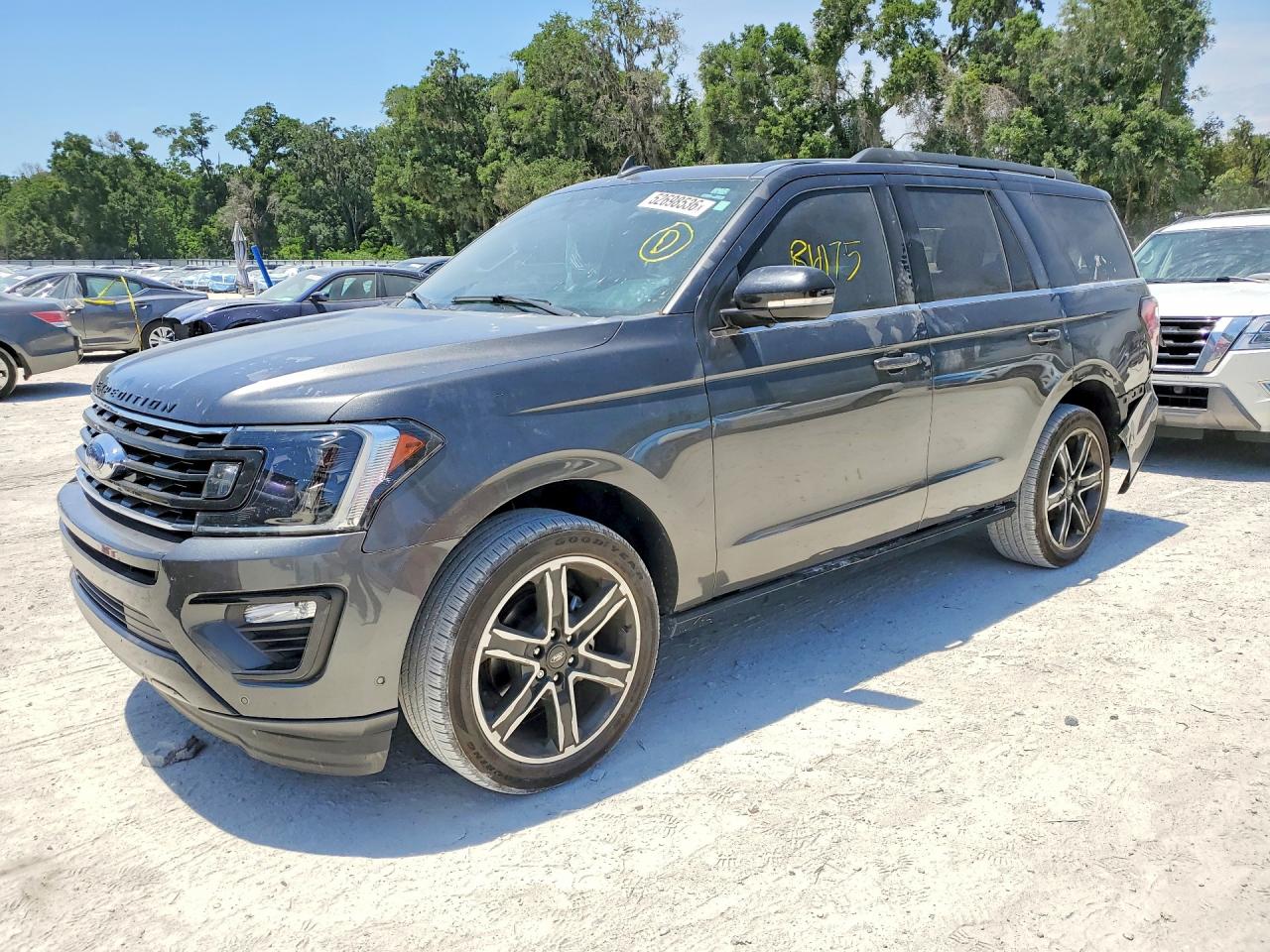 Salvage Ford Expedition Image