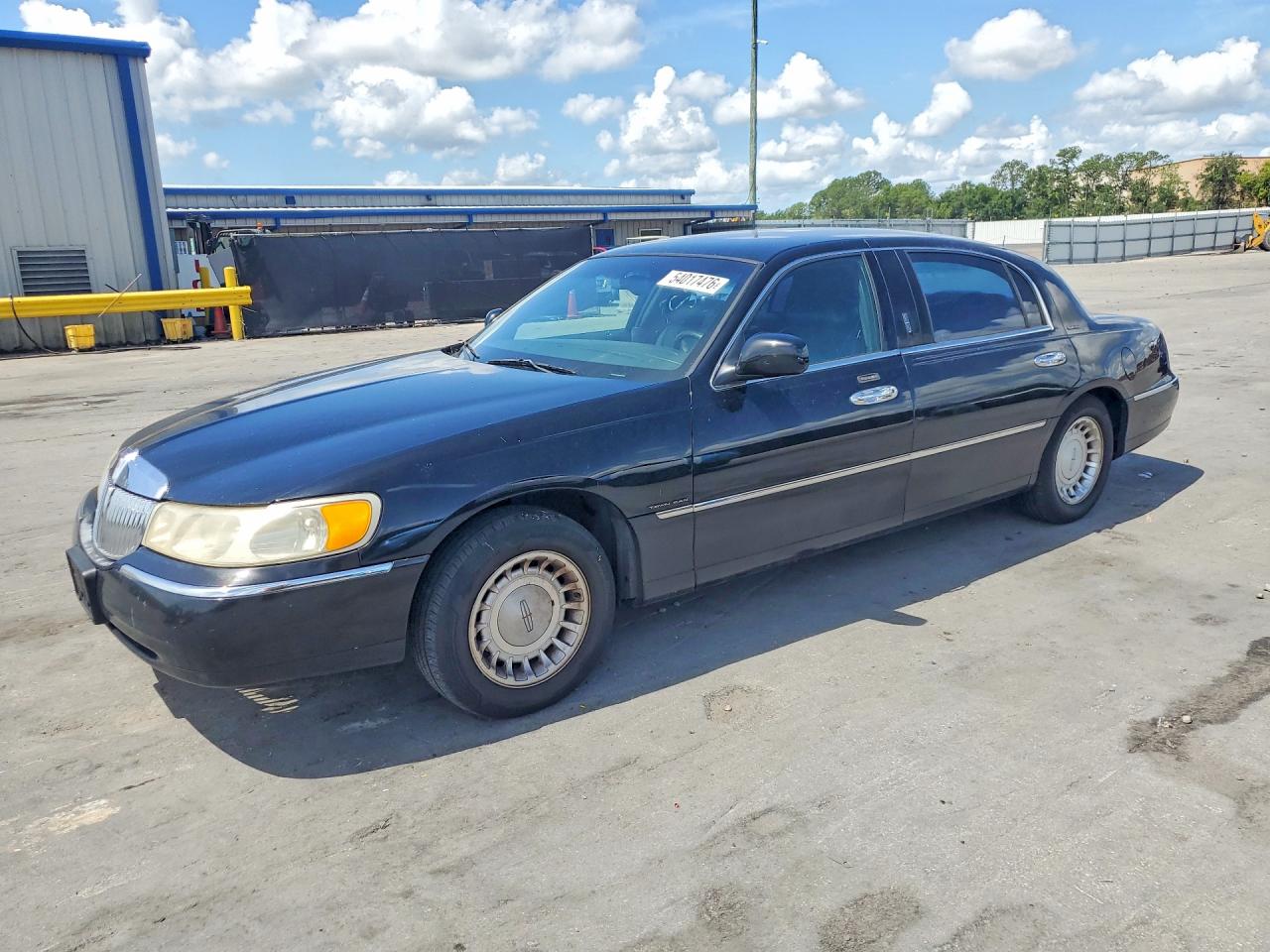 Salvage Lincoln Towncar Image