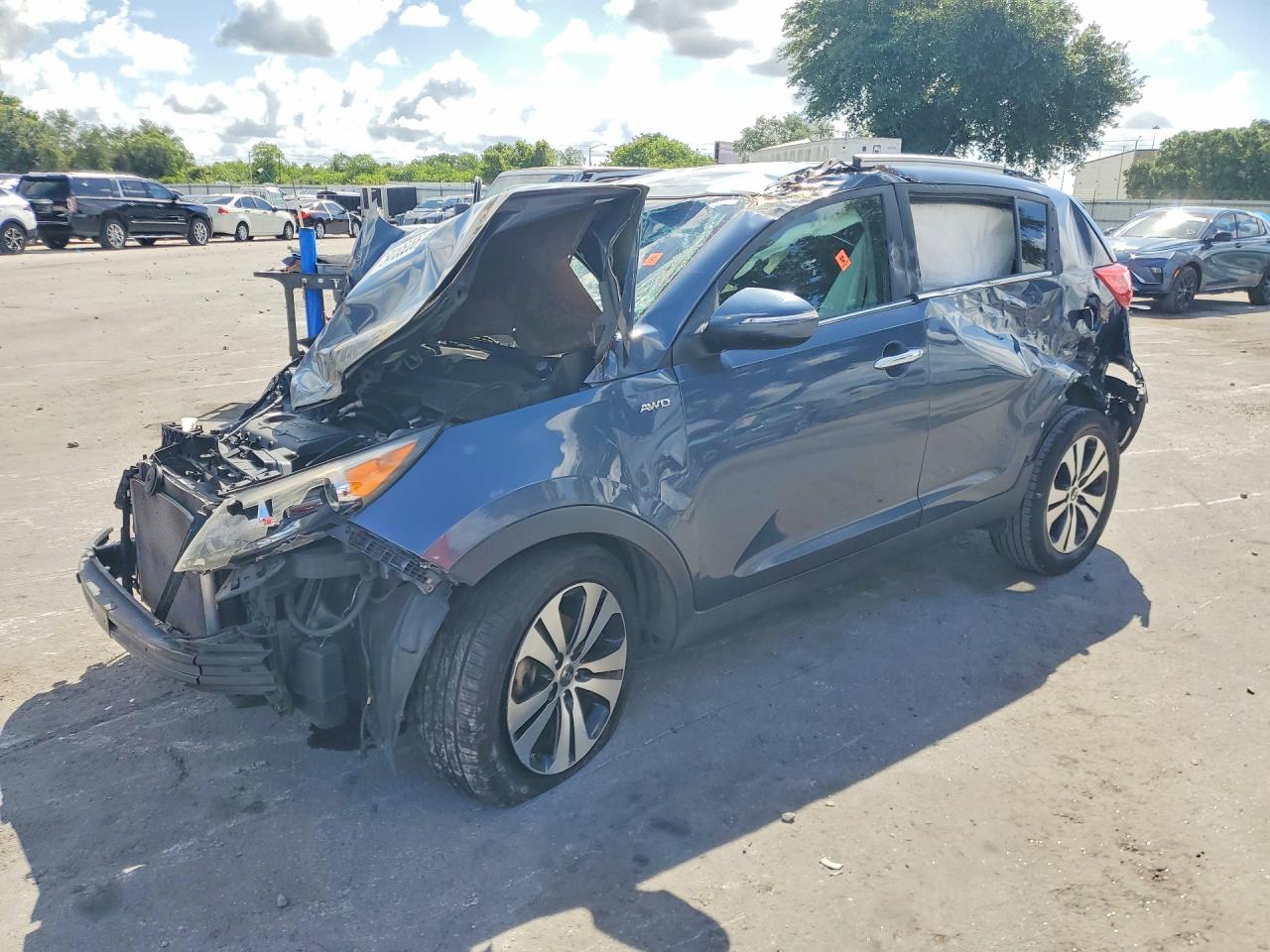 Salvage Kia Sportage Image