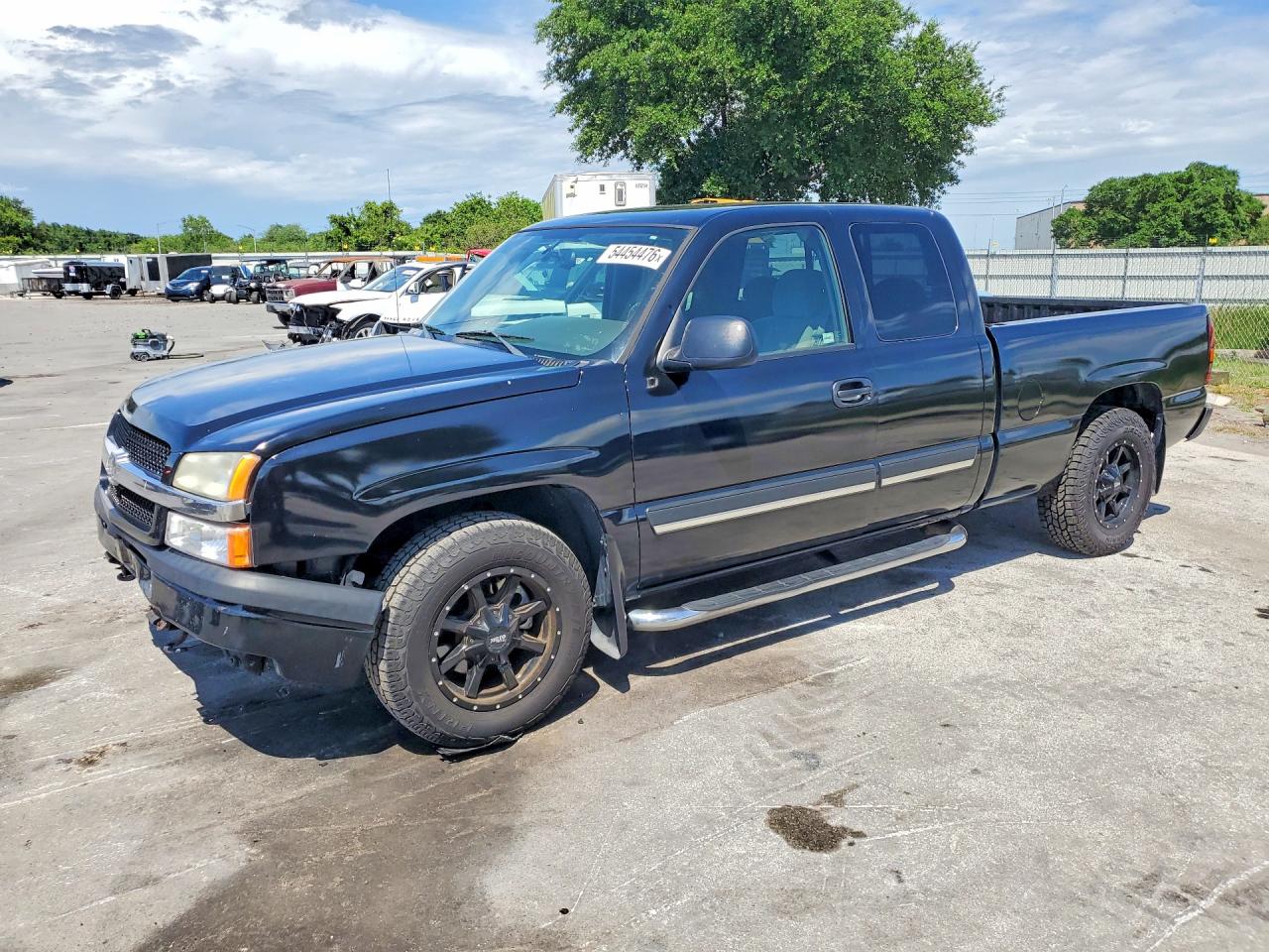 Salvage Chevrolet Silverado Image