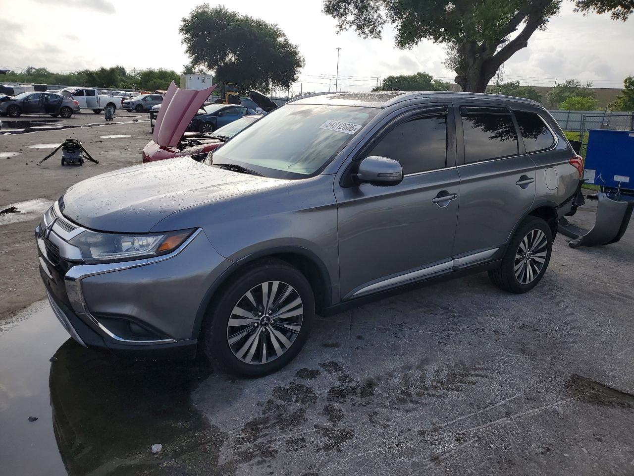 Salvage Mitsubishi Outlander Image