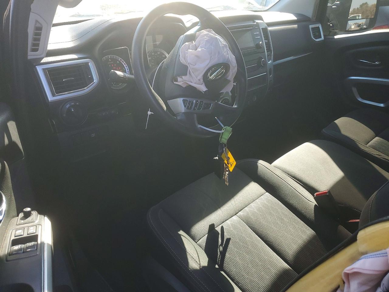 Nissan Titan Sv