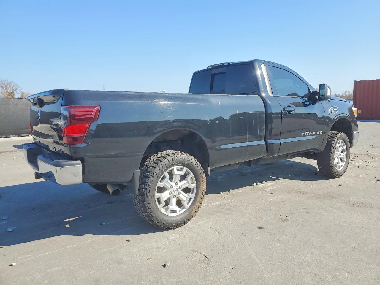 Nissan Titan Sv