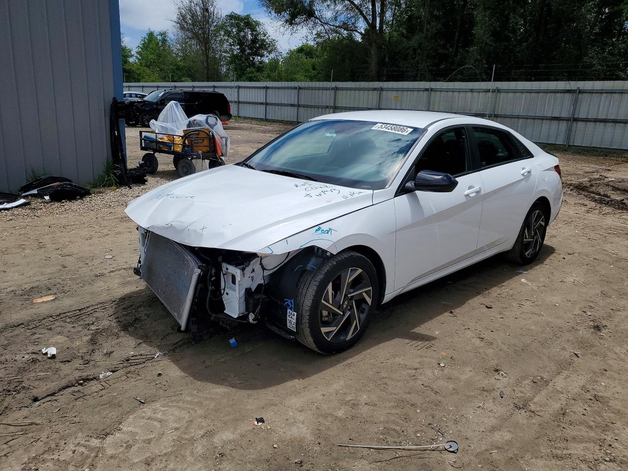 Salvage Hyundai ELANTRA Image