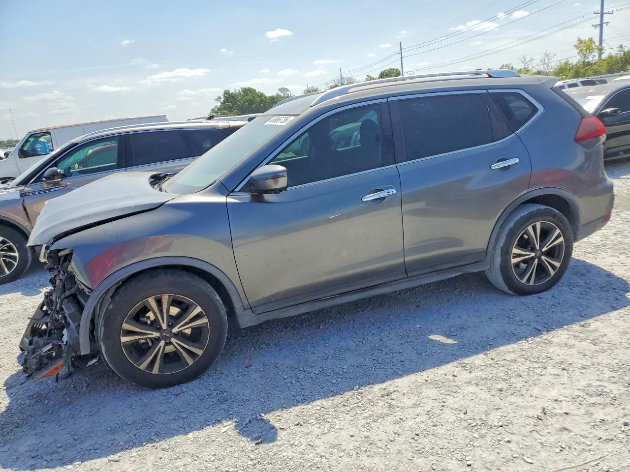Salvage Nissan Rogue Image