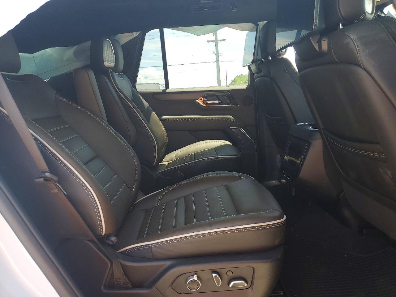 GMC Yukon Denali Ultimate