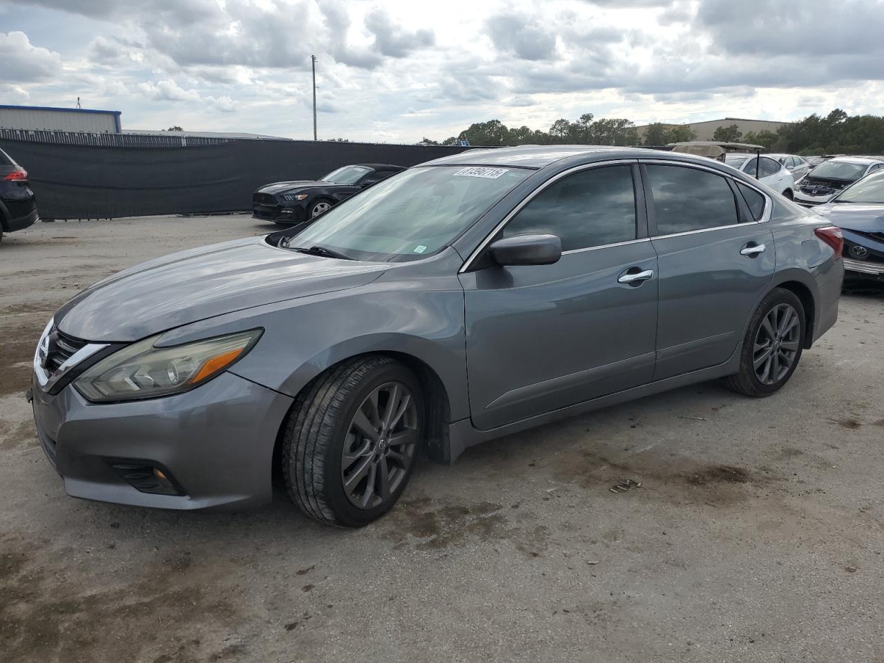 Salvage Nissan Altima Image