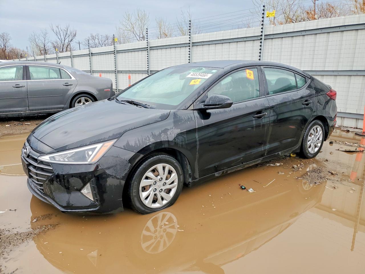 Salvage Hyundai ELANTRA Image