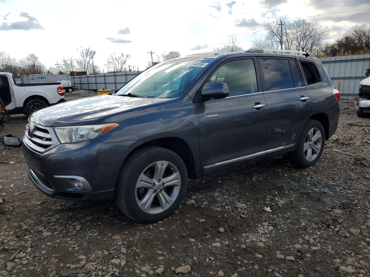 Salvage Toyota Highlander Image